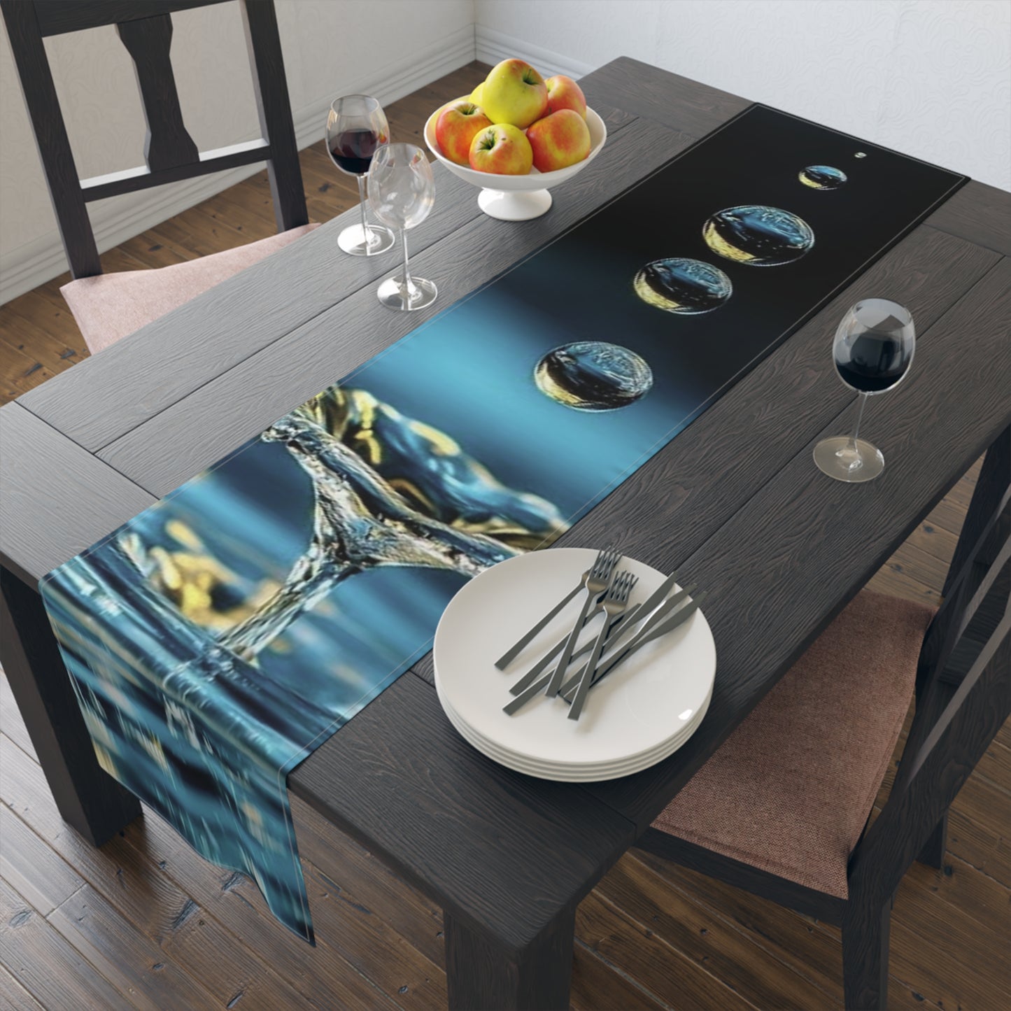 Water Droplet Table Runner – Blue Splash Cotton-Poly Décor
