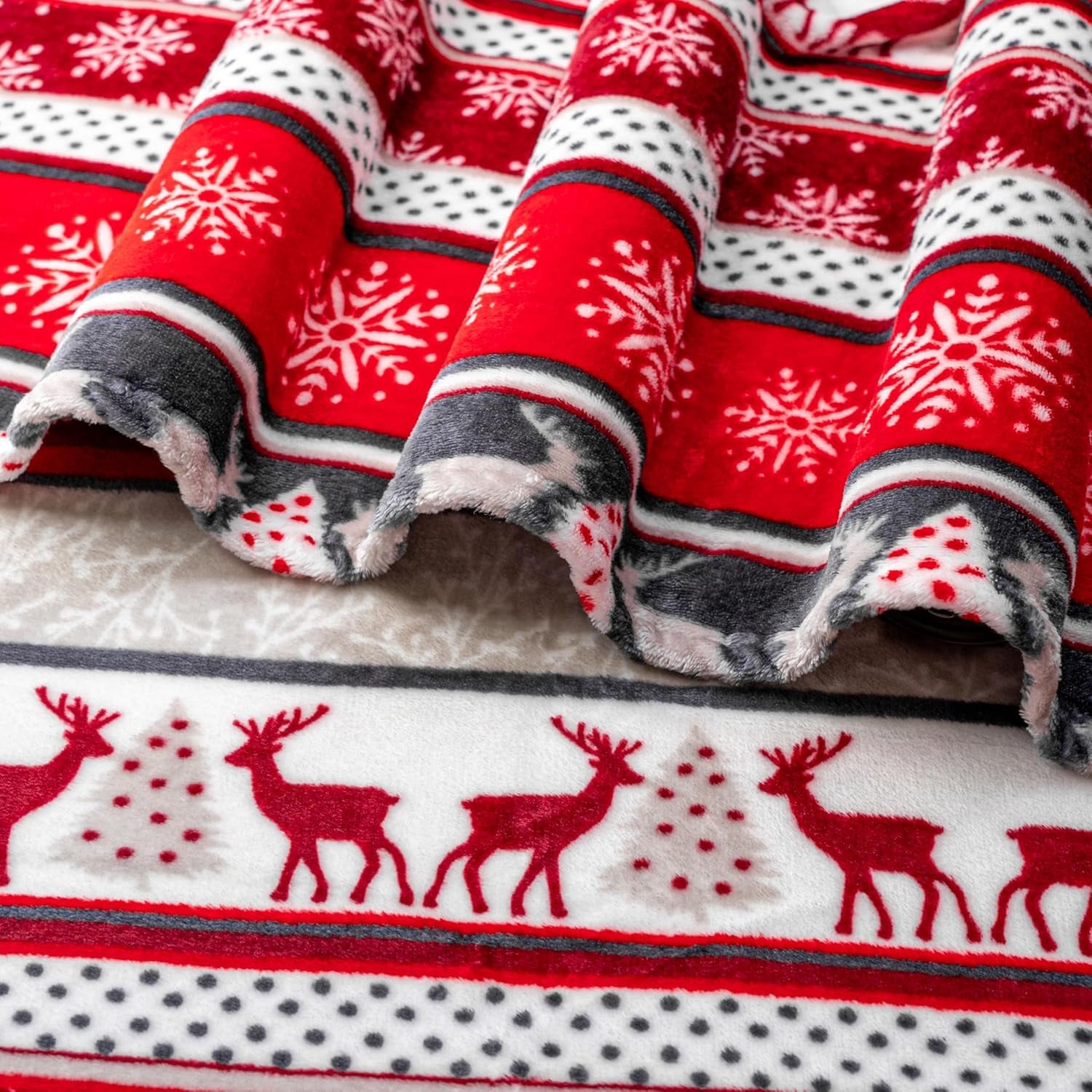 Christmas Throw Blanket | Holiday Christmas Reindeer Snowflakes Fleece Blanket | Soft, Plush, Warm Winter Cabin Throw, 50X60 (Christmas Red)